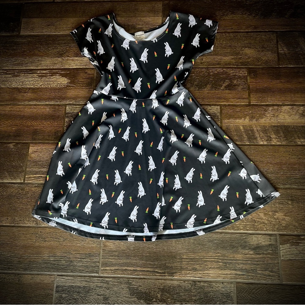 Cow Cow stretchy fit & flare rabbit and carrot dress L
